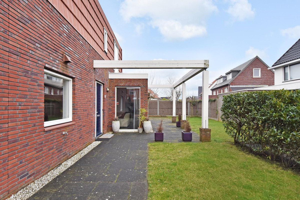 Twee-onder-één-kap te koop: Ellertsveldlaan 99, 'S-Gravenhage