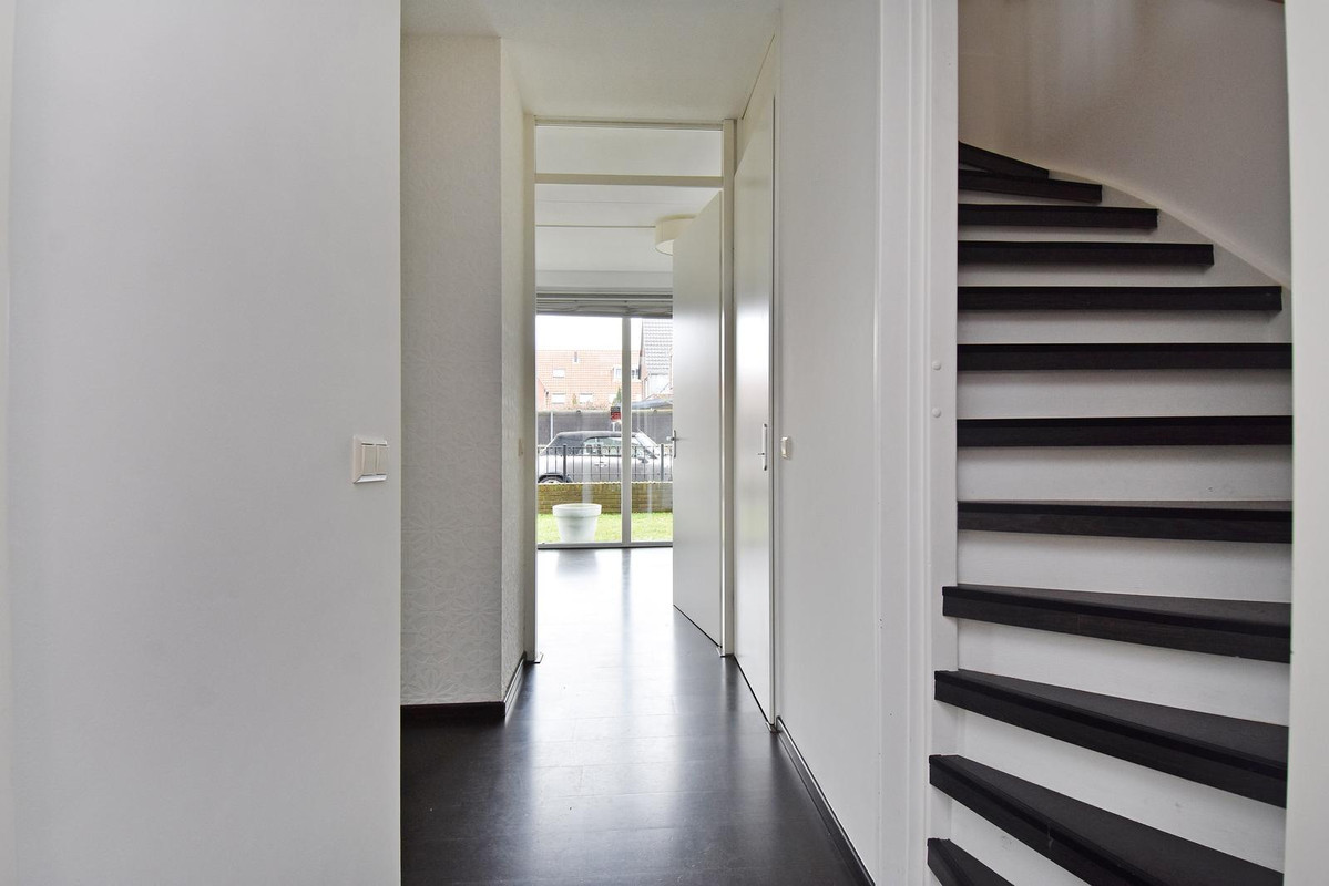 Twee-onder-één-kap te koop: Ellertsveldlaan 99, 'S-Gravenhage