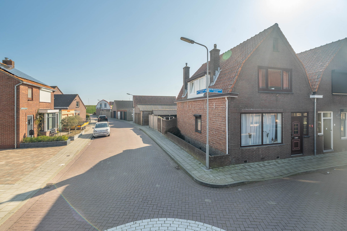 Tussenwoning te koop: De Meulemeesterstraat 17, Yerseke