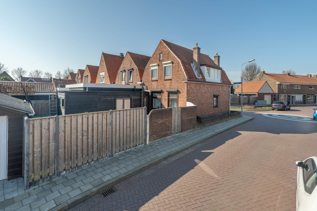 Tussenwoning te koop: De Meulemeesterstraat 17, Yerseke