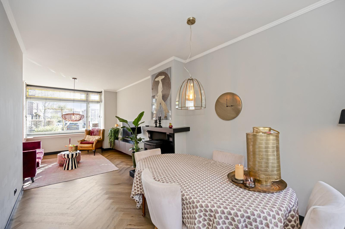 Twee-onder-één-kap te koop: Ten Harmsenstraat 11, Alphen Aan Den Rijn