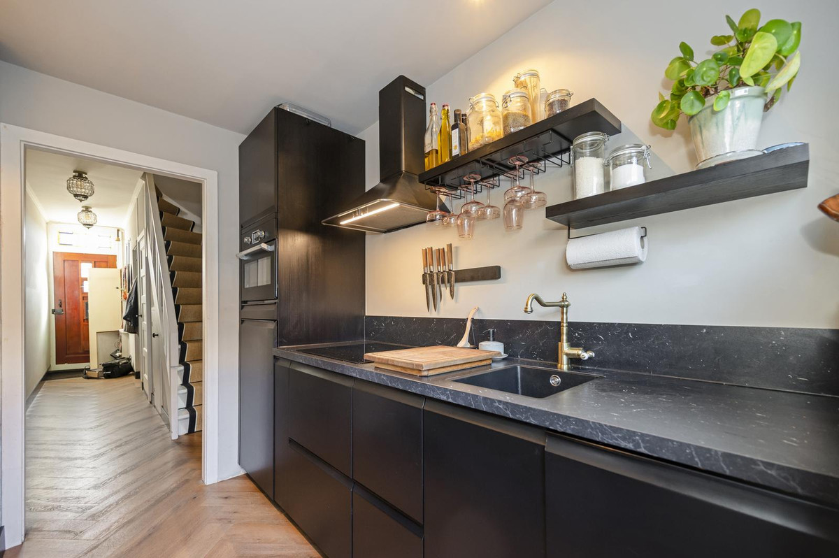 Twee-onder-één-kap te koop: Ten Harmsenstraat 11, Alphen Aan Den Rijn
