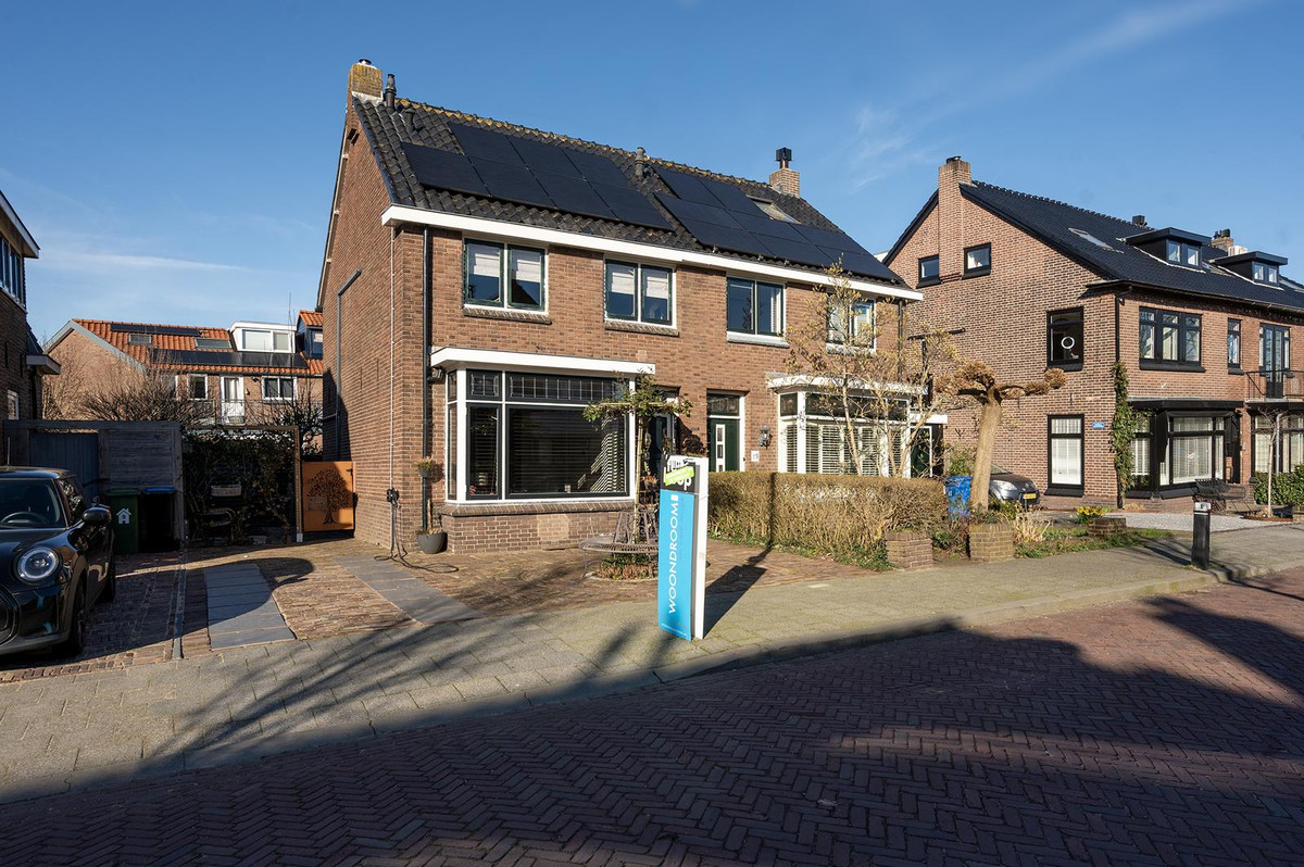 Twee-onder-één-kap te koop: Ten Harmsenstraat 11, Alphen Aan Den Rijn