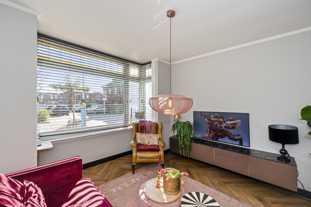 Twee-onder-één-kap te koop: Ten Harmsenstraat 11, Alphen Aan Den Rijn