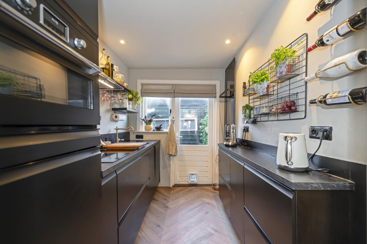 Twee-onder-één-kap te koop: Ten Harmsenstraat 11, Alphen Aan Den Rijn