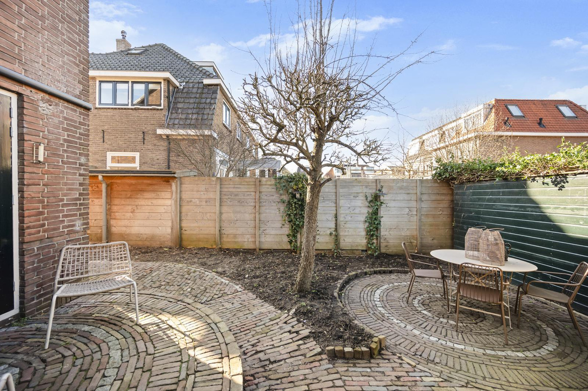 Twee-onder-één-kap te koop: Ten Harmsenstraat 11, Alphen Aan Den Rijn