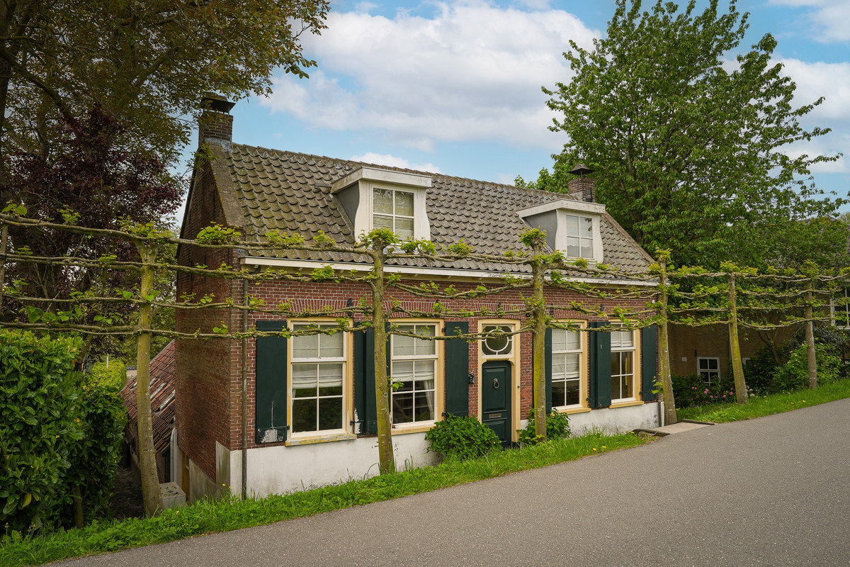 Vrijstaande woning te koop: Zuiderlingedijk 179, Spijk