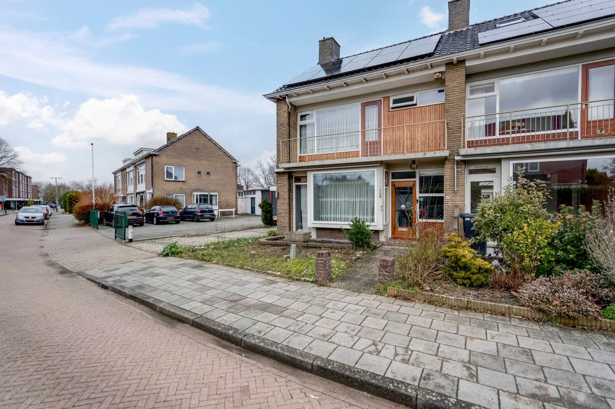 Hoekwoning te koop: Piet Heinstraat 37, Delfzijl
