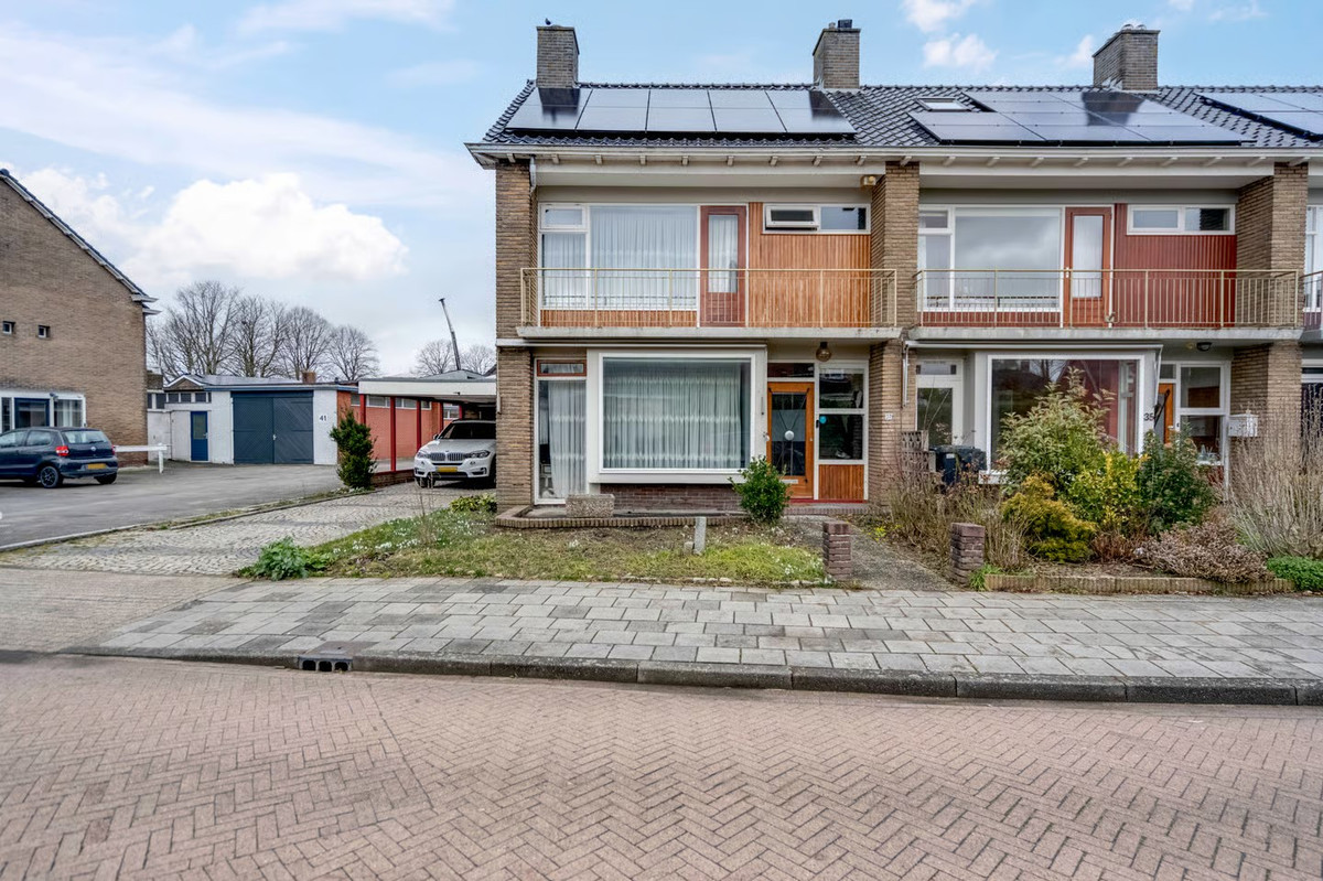 Hoekwoning te koop: Piet Heinstraat 37, Delfzijl