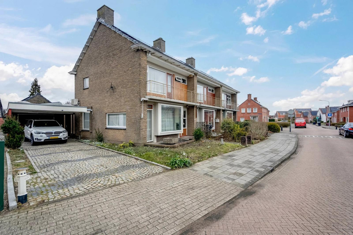 Hoekwoning te koop: Piet Heinstraat 37, Delfzijl