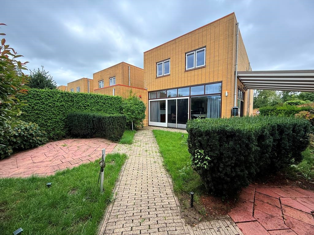 Hoekwoning aan Bovenkerkerweg 79, Amstelveen