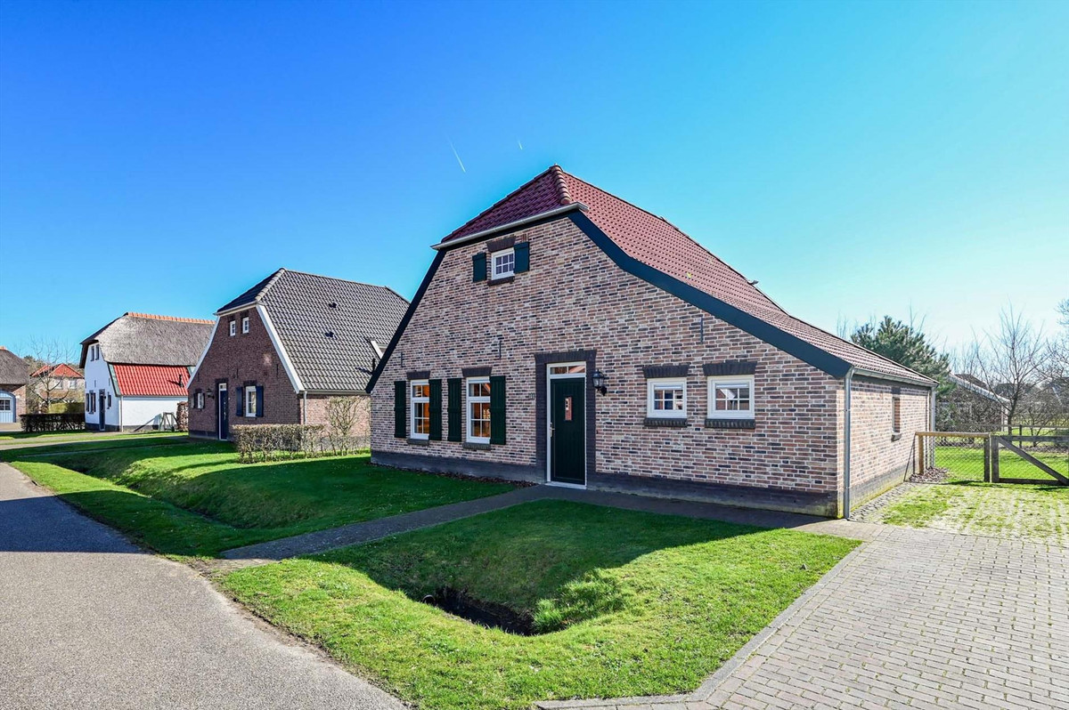 Hoekwoning te koop: Heldensedijk 5-151, Roggel
