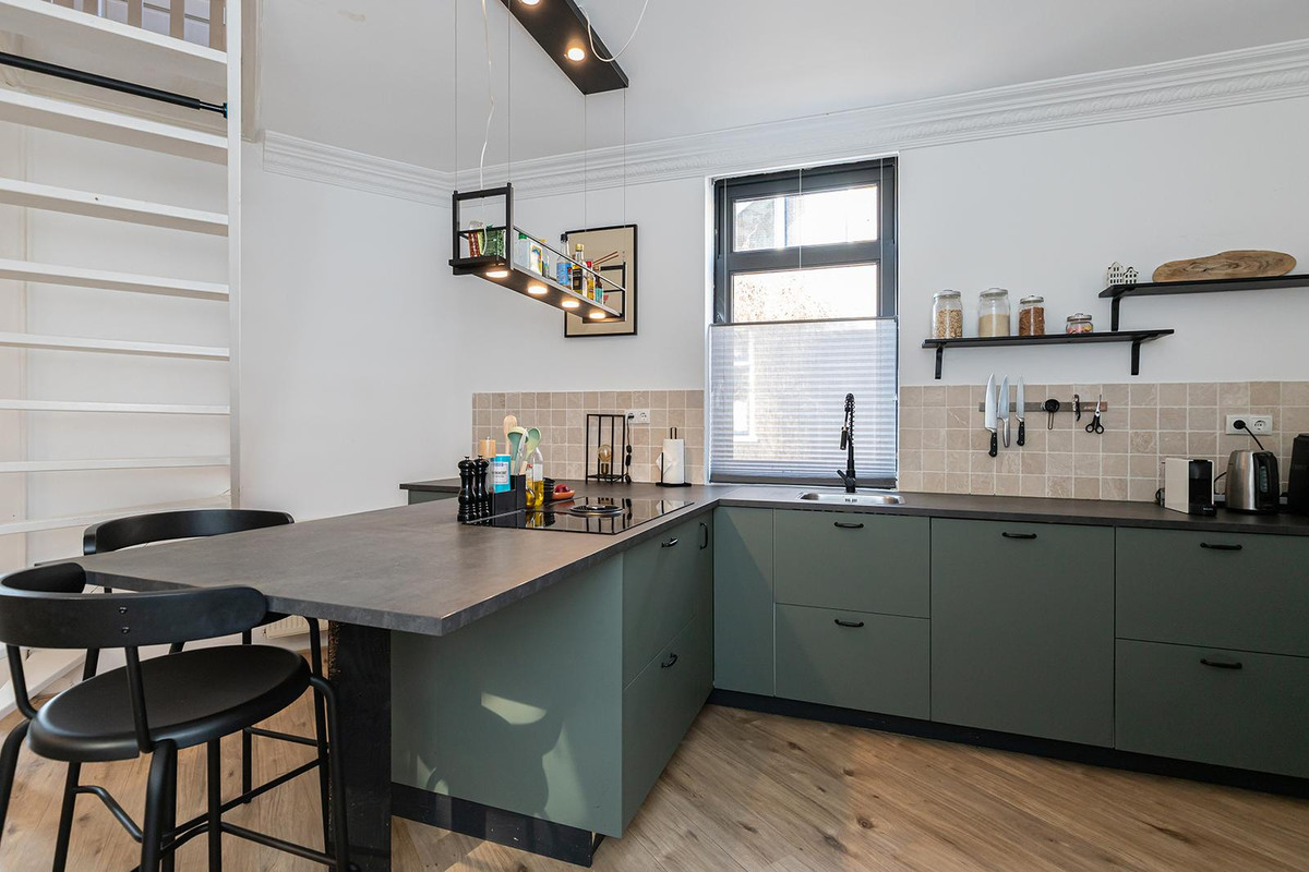 Tussenwoning te koop: Houttuinen 16, Dordrecht