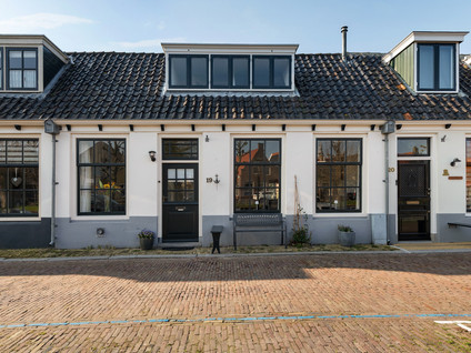 Nieuwe Zijds Burgwal 19