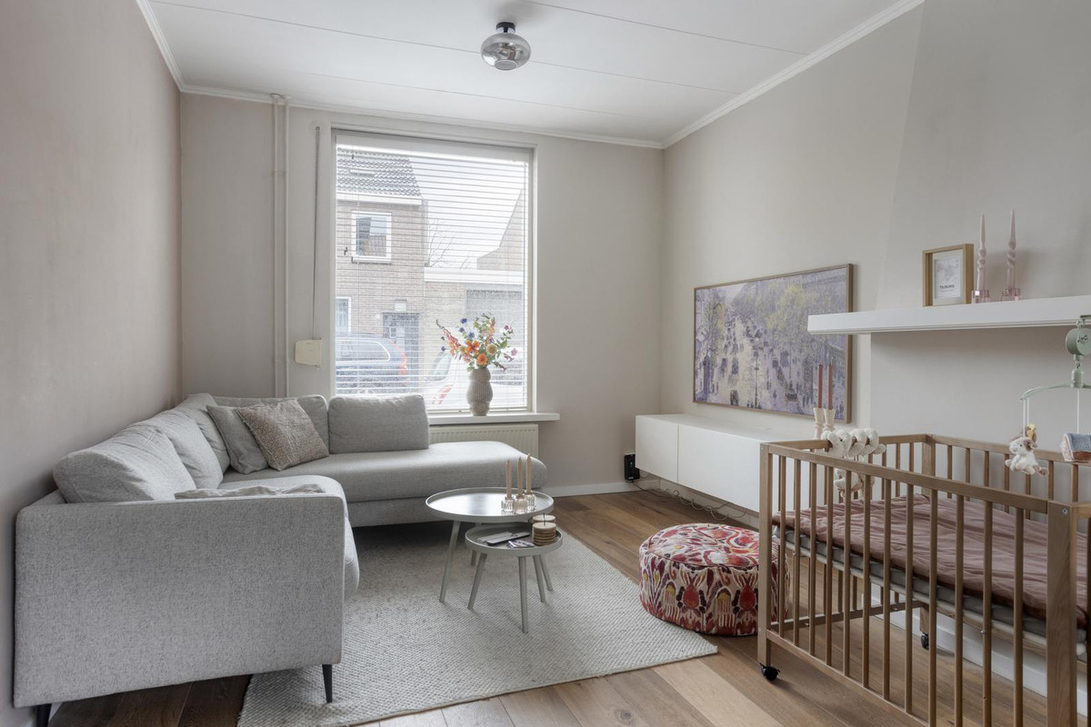 Tussenwoning te koop: Oeverstraat 86, Tilburg