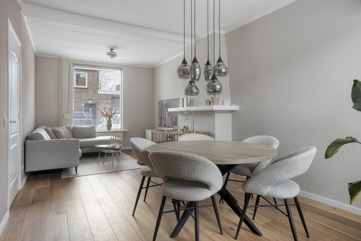 Tussenwoning te koop: Oeverstraat 86, Tilburg