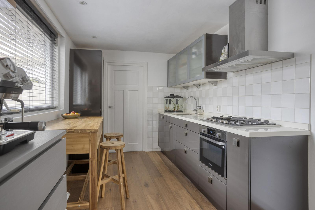 Tussenwoning te koop: Oeverstraat 86, Tilburg