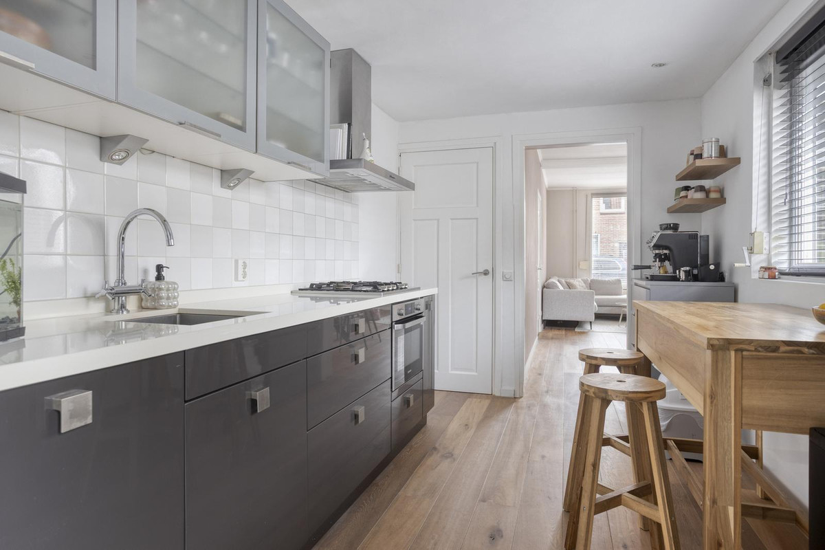 Tussenwoning te koop: Oeverstraat 86, Tilburg