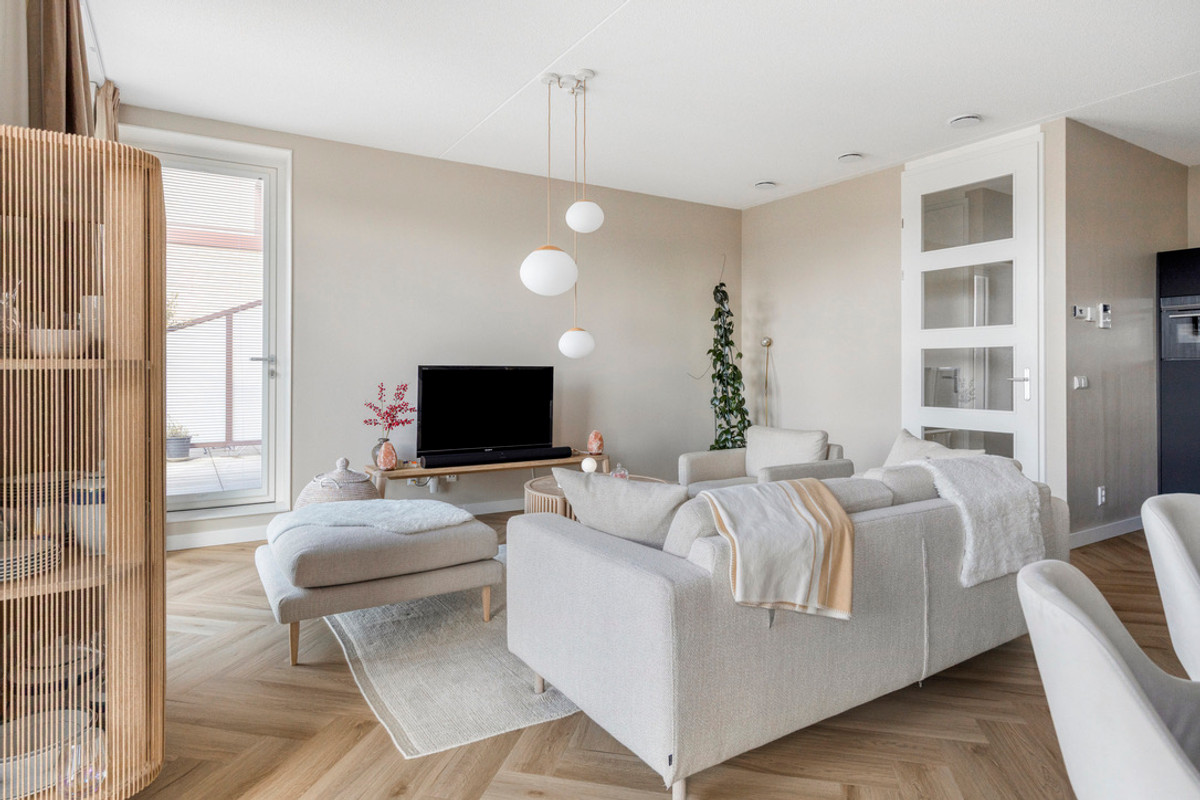 Appartement te koop: Mies van der Rohestraat 105, Hoofddorp