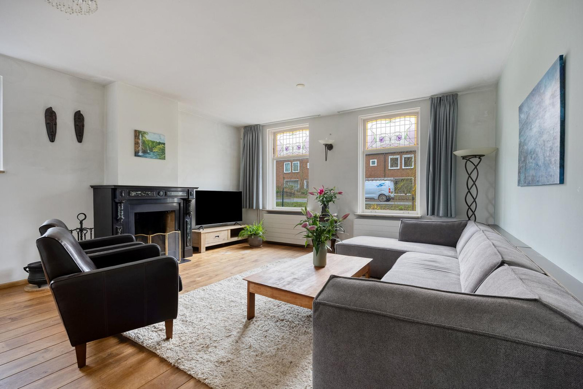 Twee-onder-één-kap te koop: Voorstraat 112, Poeldijk