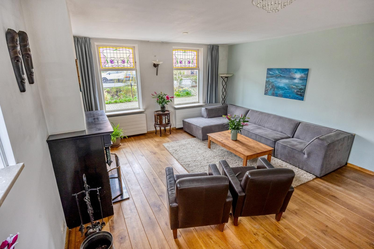 Twee-onder-één-kap te koop: Voorstraat 112, Poeldijk