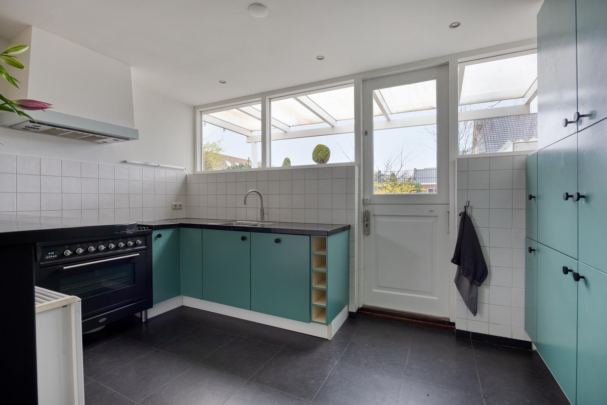 Twee-onder-één-kap te koop: Voorstraat 112, Poeldijk