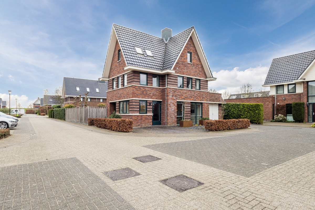 Vrijstaande woning te koop: Dwarsdijk 12, Bemmel