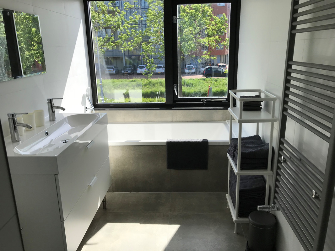 Hoekwoning te huur: Van Den Berghlaan 607, Hoofddorp