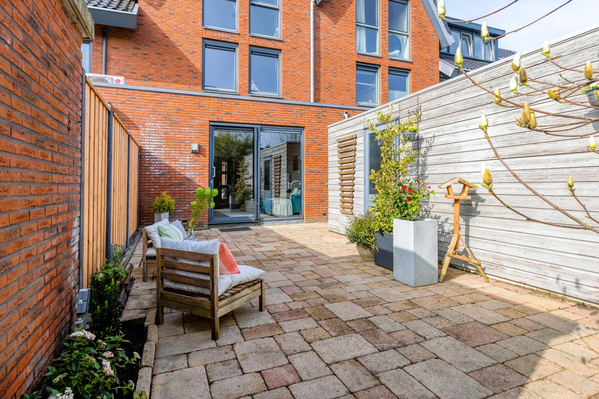 Tussenwoning te koop: Laan van Avant-Garde 512, Rotterdam