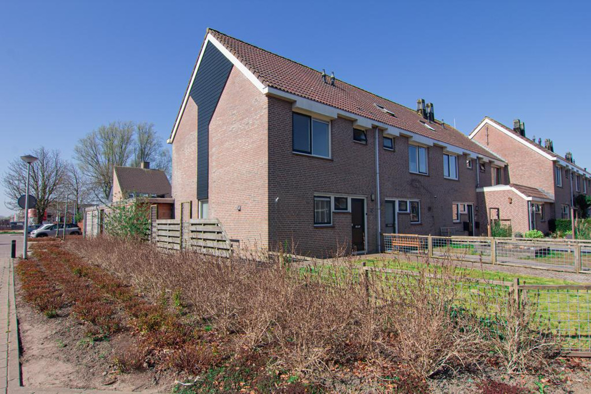Hoekwoning te huur: Hyacintlaan 30, Winkel
