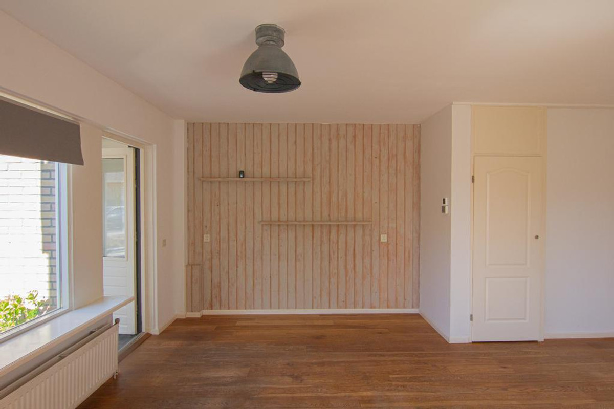 Hoekwoning te huur: Hyacintlaan 30, Winkel