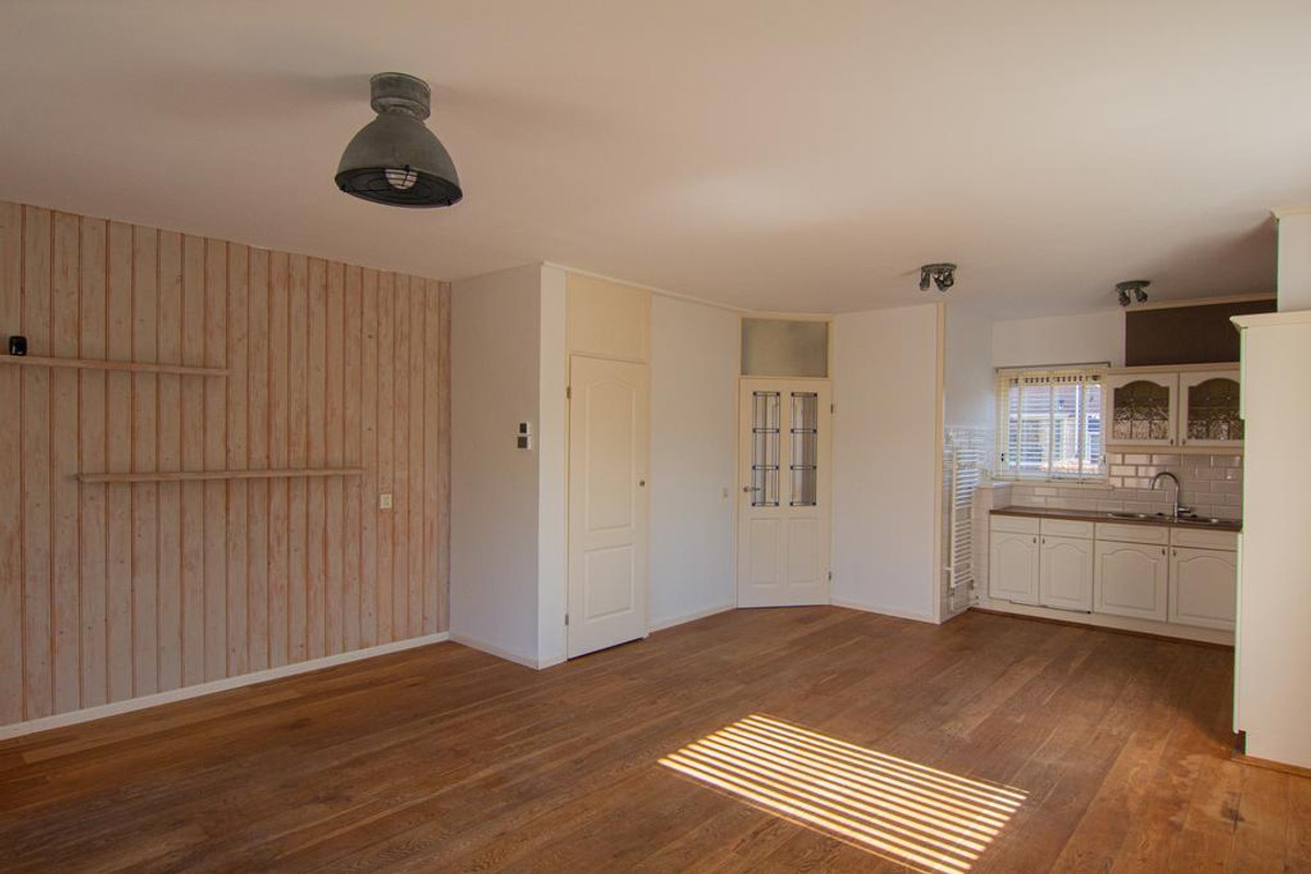 Hoekwoning te huur: Hyacintlaan 30, Winkel