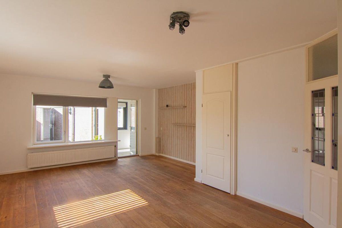 Hoekwoning te huur: Hyacintlaan 30, Winkel