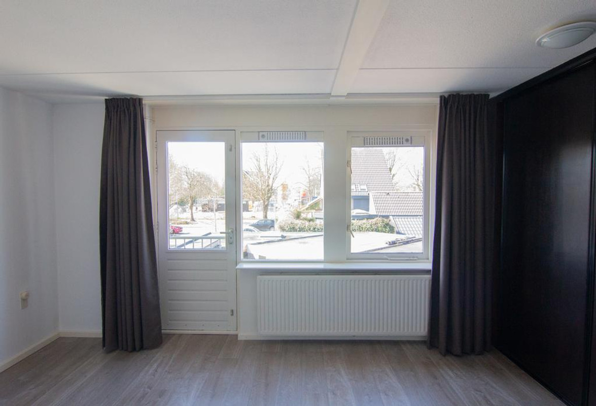 Hoekwoning te huur: Hyacintlaan 30, Winkel