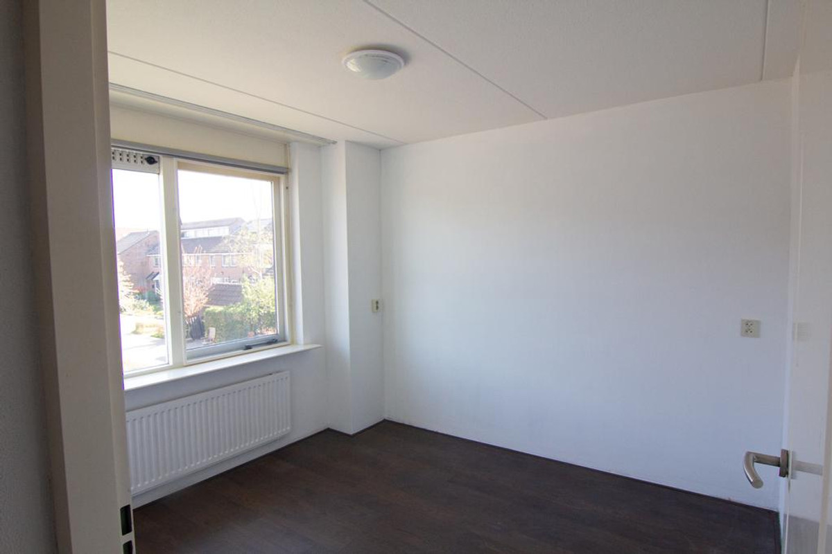 Hoekwoning te huur: Hyacintlaan 30, Winkel