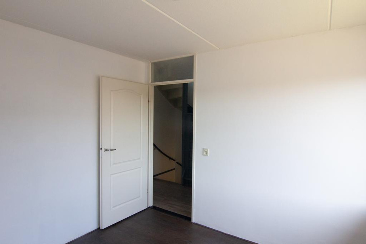 Hoekwoning te huur: Hyacintlaan 30, Winkel