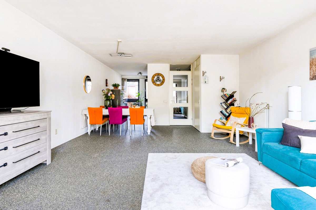 Tussenwoning te koop: Laan van Avant-Garde 512, Rotterdam