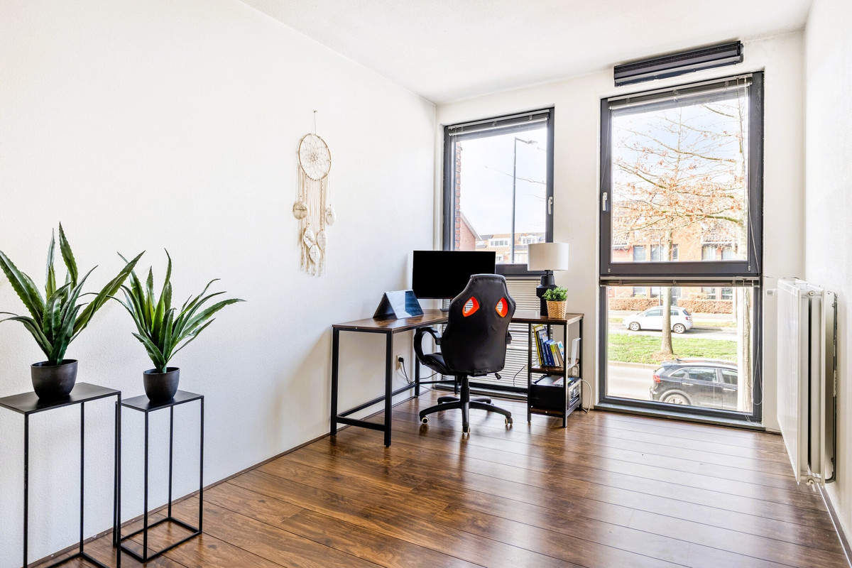 Tussenwoning te koop: Laan van Avant-Garde 512, Rotterdam