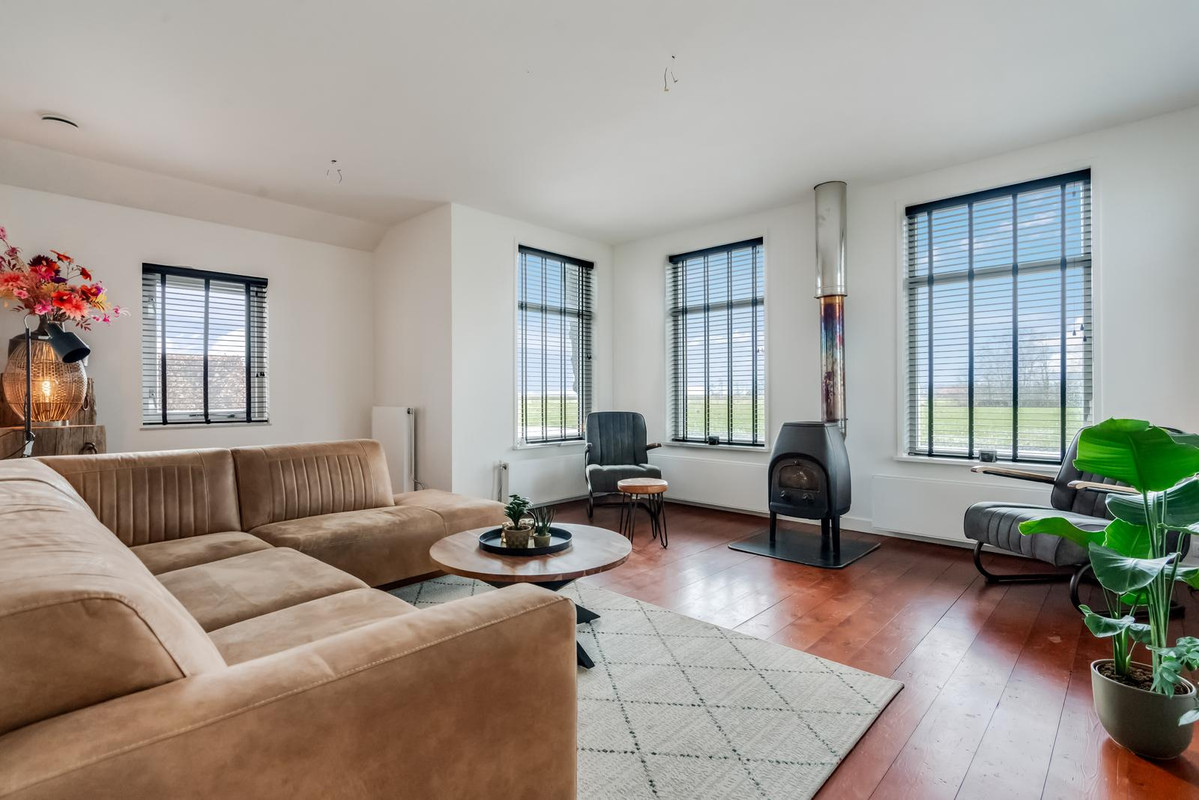 Vrijstaande woning te koop: Meenteweg 7, Overschild