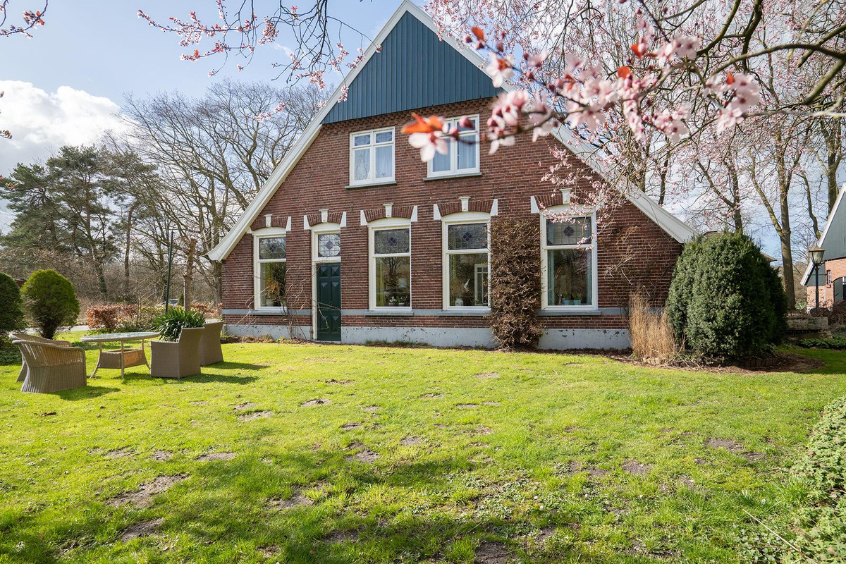 Vrijstaande woning te koop: Voshaarweg 110, Enschede