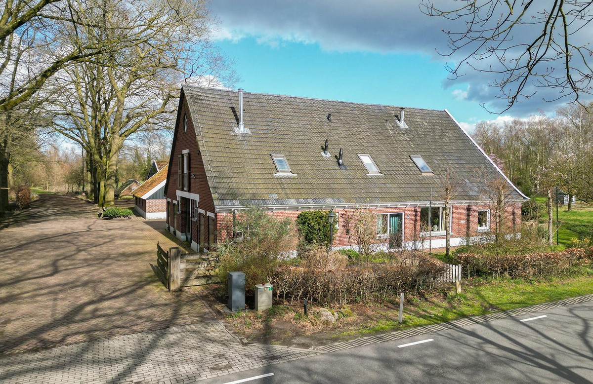Vrijstaande woning te koop: Voshaarweg 110, Enschede