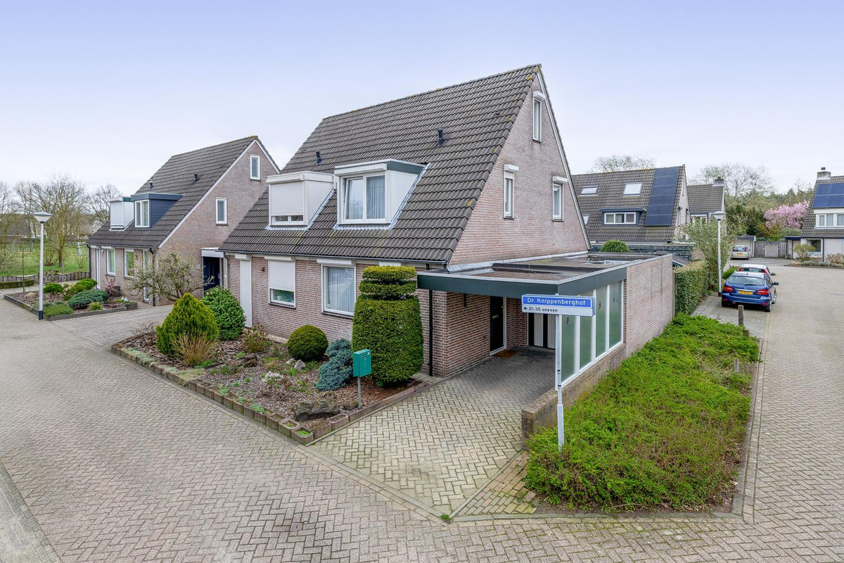 Hoekwoning te koop: Dr. Knippenberghof 35, Helmond