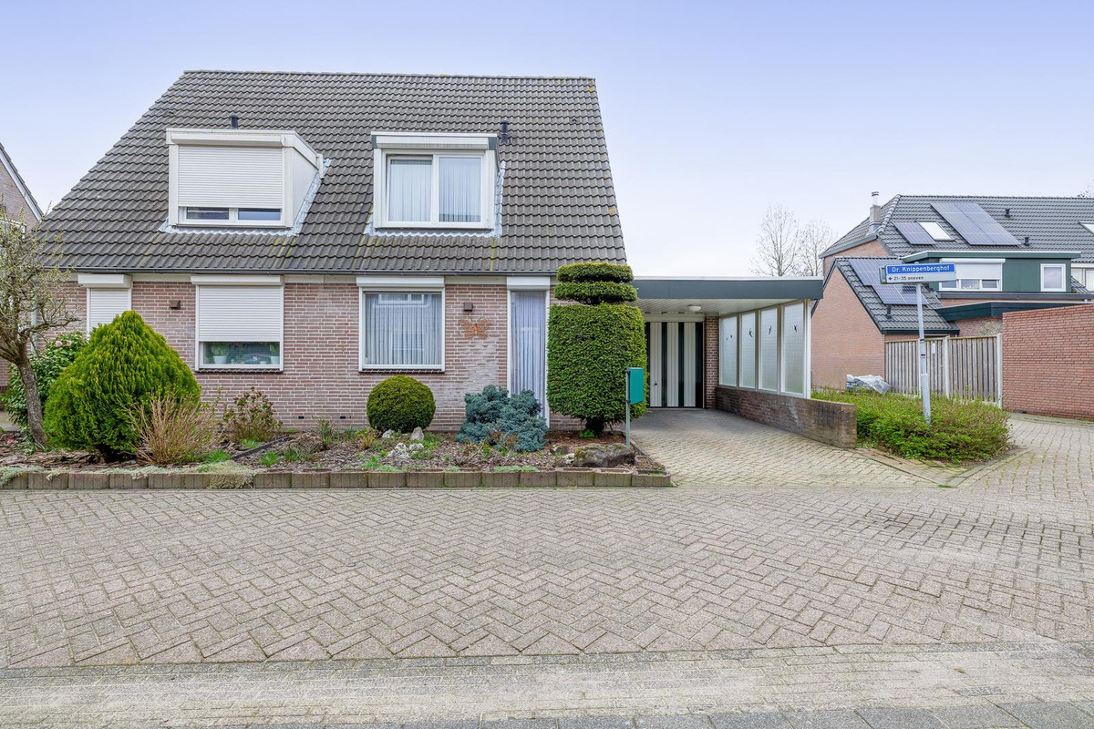 Hoekwoning te koop: Dr. Knippenberghof 35, Helmond