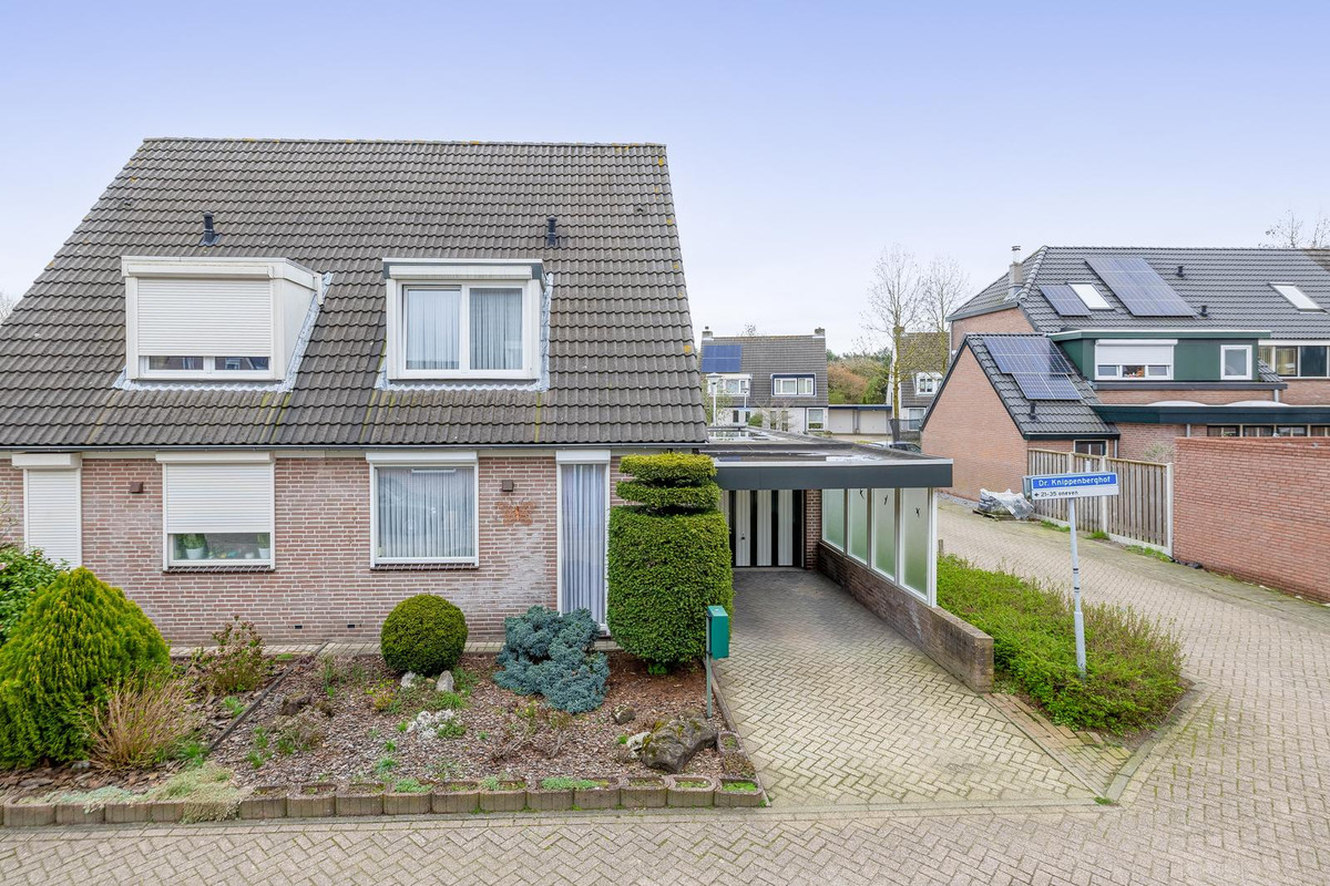 Hoekwoning te koop: Dr. Knippenberghof 35, Helmond