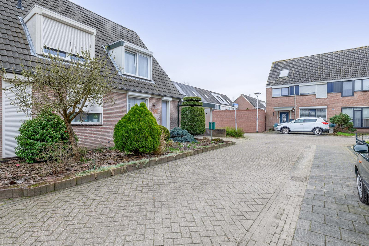 Hoekwoning te koop: Dr. Knippenberghof 35, Helmond