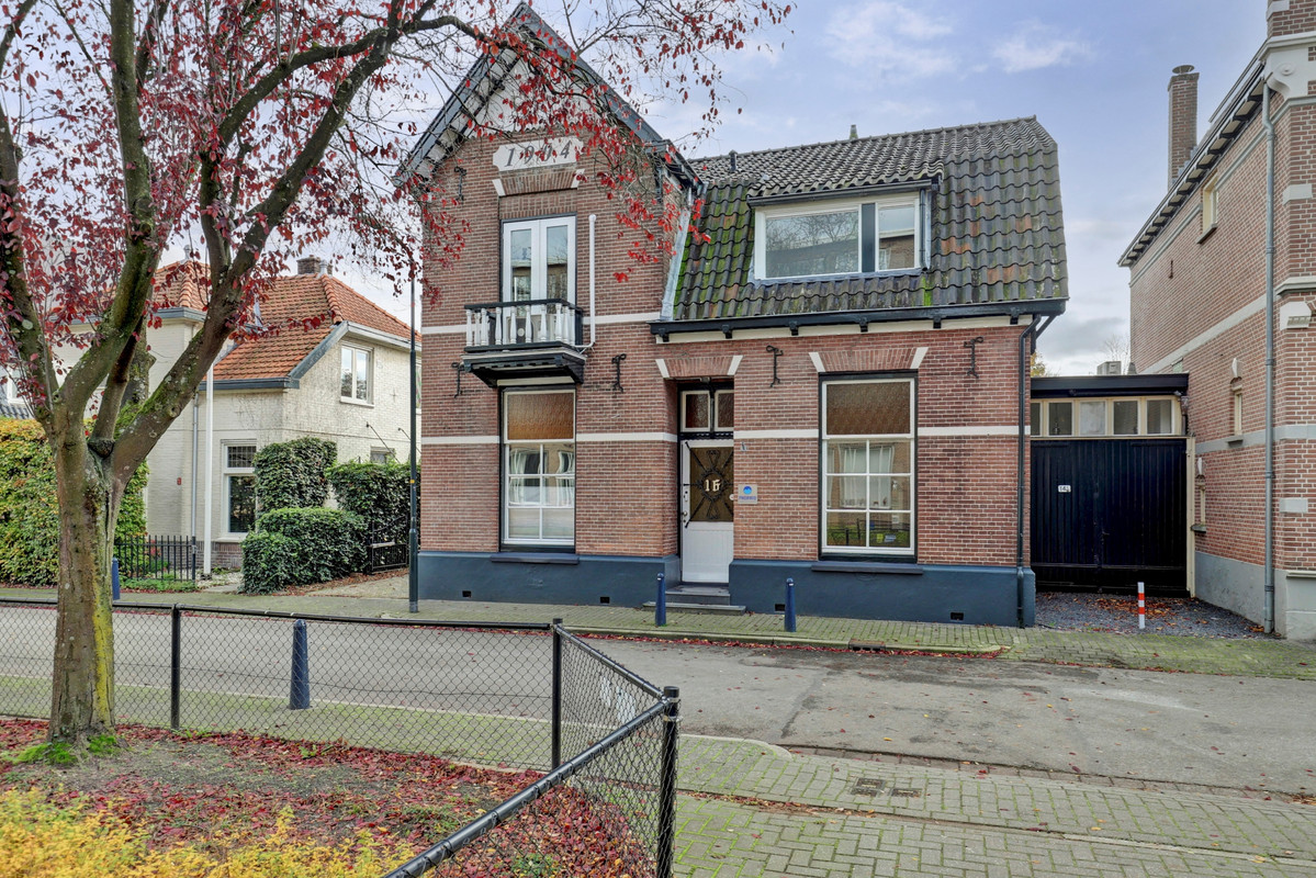 Twee-onder-één-kap te koop: Paul Krugerstraat 16, Apeldoorn