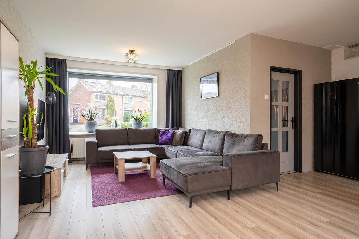 Twee-onder-één-kap te koop: Roombeekstraat 20, Enschede