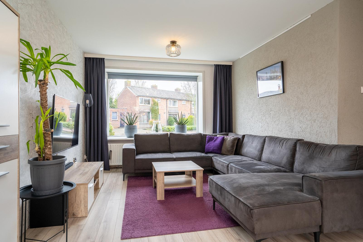 Twee-onder-één-kap te koop: Roombeekstraat 20, Enschede