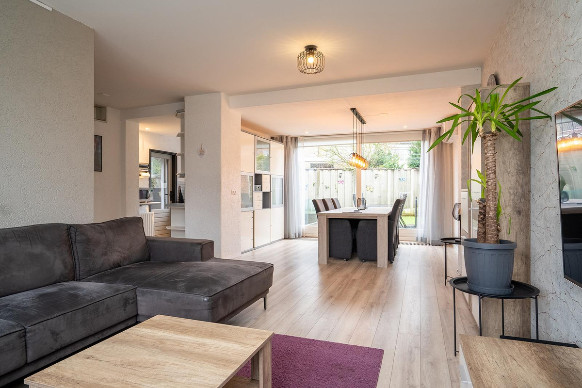 Twee-onder-één-kap te koop: Roombeekstraat 20, Enschede