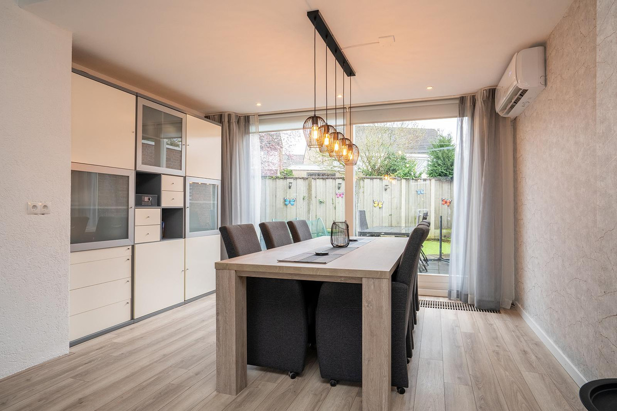 Twee-onder-één-kap te koop: Roombeekstraat 20, Enschede